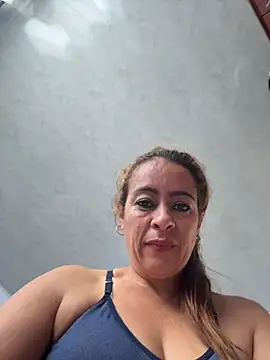 Snapshot of Natigoonzalez chatting on April 2026 01:13:02 PM Natigoonzalez online show from April 2026 01:13:02 PM