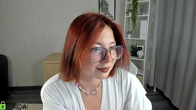 Snapshot of Lessi_Panic chatting on June 2026 01:00:02 AM Lessi Panic online show from June 2026 01:00:02 AM