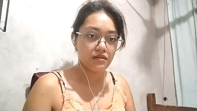 Snapshot of OliviaCarchi chatting on May 2026 01:03:01 PM OliviaCarchi online show from May 2026 01:03:01 PM