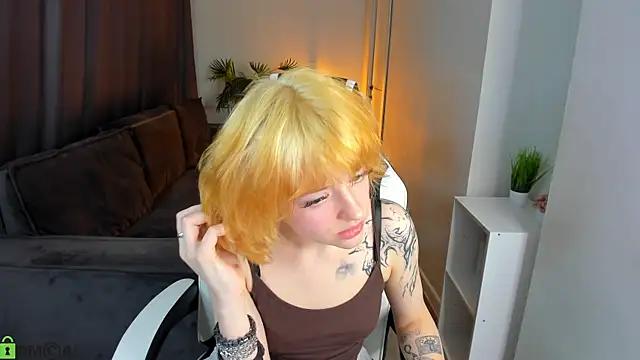 Snapshot of Star_Bee chatting on April 2026 10:50:02 AM Star Bee online show from April 2026 10:50:02 AM