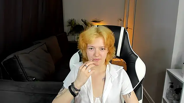 Snapshot of Star_Bee chatting on April 2026 08:42:02 AM Star Bee online show from April 2026 08:42:02 AM