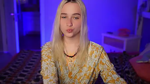 LilElfies online show from April 2026 01:11:02 AM