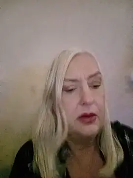 Snapshot of Julia20X chatting on May 2026 10:11:01 AM Julia20X online show from May 2026 10:11:01 AM