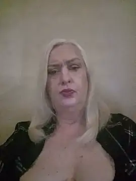 Snapshot of Julia20X chatting on May 2026 10:10:01 AM Julia20X online show from May 2026 10:10:01 AM
