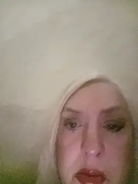 Julia20X online show from April 2026 07:39:01 PM