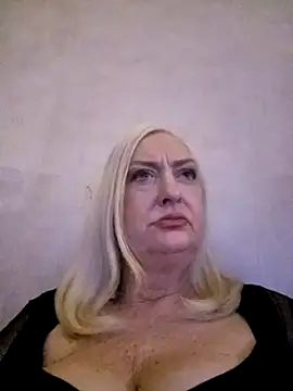 Snapshot of Julia20X chatting on April 2026 11:38:02 AM Julia20X online show from April 2026 11:38:02 AM