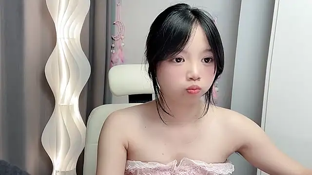 Snapshot of Xiaoqing00 chatting on May 2026 02:47:01 PM Xiaoqing00 online show from May 2026 02:47:01 PM