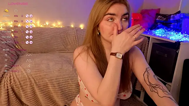 Snapshot of sweetandcuteee chatting on April 2026 12:01:02 PM sweetandcuteee online show from April 2026 12:01:02 PM