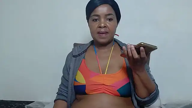 Snapshot of CaramelBaddie16 chatting on June 2026 04:57:02 PM CaramelBaddie16 online show from June 2026 04:57:02 PM