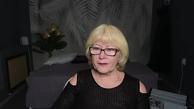 Snapshot of Zuri_Zodiac chatting on April 2026 07:20:02 AM Zuri Zodiac online show from April 2026 07:20:02 AM