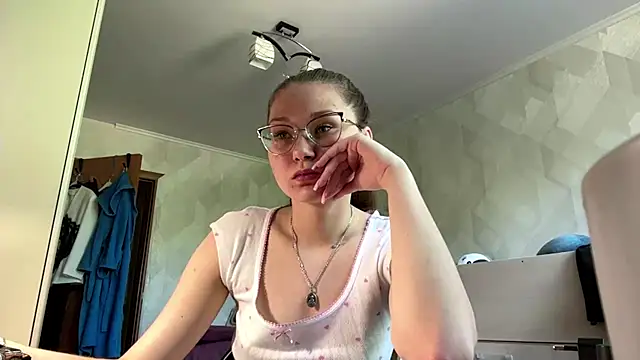 Snapshot of UncaringArtery chatting on June 2026 06:14:01 AM UncaringArtery online show from June 2026 06:14:01 AM