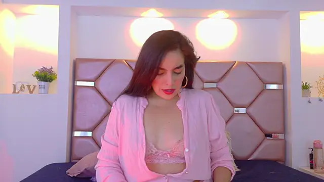 miiaa collins  online show from April 2026 10:42:02 AM