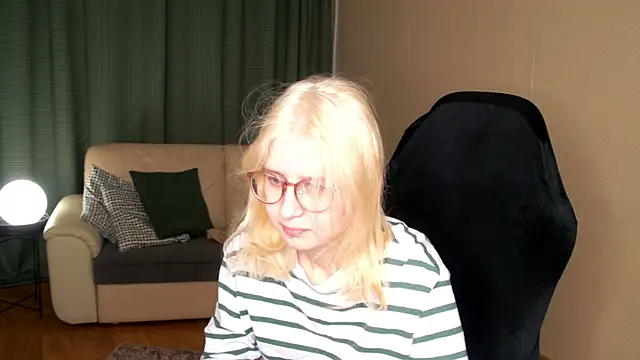 Lily Spark  online show from May 2026 01:33:02 AM