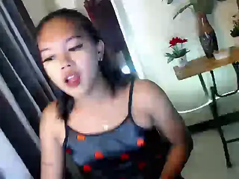 naomi scarlet online show from April 2026 04:23:02 PM