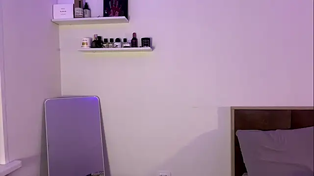 SophieLaine online show from April 2026 07:07:02 PM