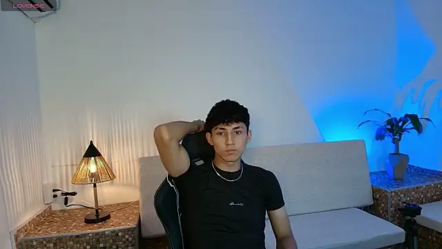 Snapshot of Valentino_Rey chatting on April 2026 01:07:02 PM Valentino Rey online show from April 2026 01:07:02 PM