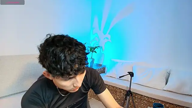 Snapshot of Valentino_Rey chatting on April 2026 11:59:02 AM Valentino Rey online show from April 2026 11:59:02 AM