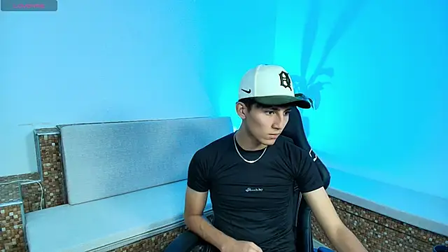 Snapshot of Valentino_Rey chatting on April 2026 11:58:01 AM Valentino Rey online show from April 2026 11:58:01 AM