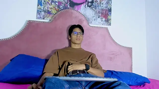 Snapshot of LiamKron chatting on April 2026 11:38:01 AM LiamKron online show from April 2026 11:38:01 AM