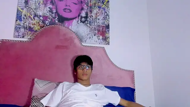 LiamKron online show from April 2026 11:34:02 AM