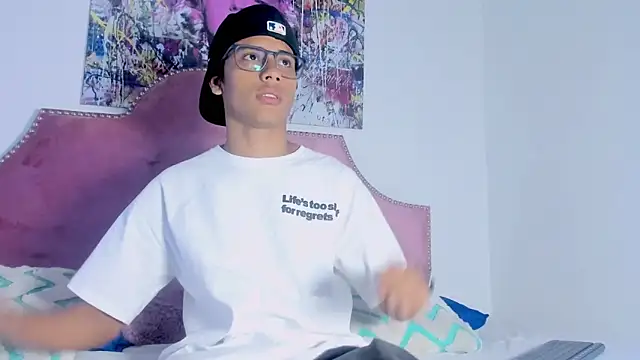 LiamKron online show from April 2026 12:30:01 PM