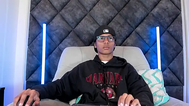 LiamKron online show from May 2026 10:45:02 AM