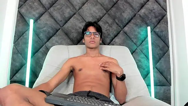LiamKron online show from May 2026 04:04:02 PM