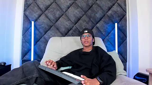 LiamKron online show from May 2026 11:49:01 AM