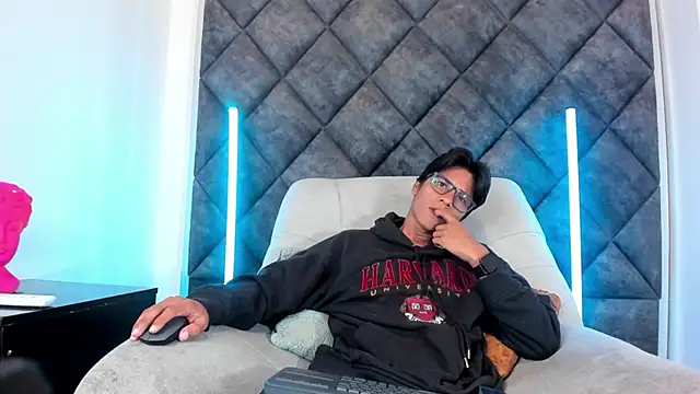 LiamKron online show from May 2026 11:14:02 AM