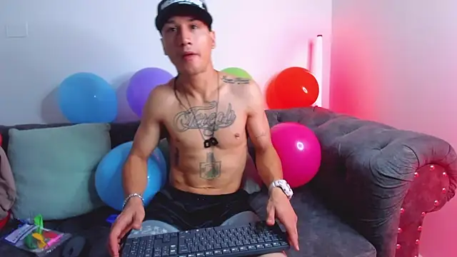 AbaturLopez online show from April 2026 08:23:02 PM