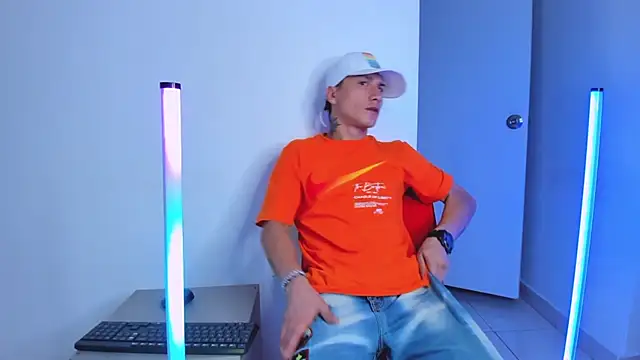 AbaturLopez online show from April 2026 08:24:02 PM