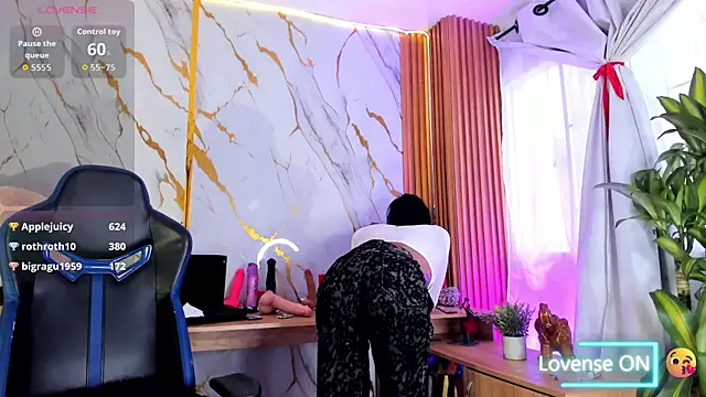 Snapshot of Dafne_kee chatting on April 2026 08:09:02 PM Dafne kee online show from April 2026 08:09:02 PM