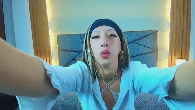 Snapshot of Kittie_Vixen chatting on May 2026 07:30:02 PM Kittie Vixen online show from May 2026 07:30:02 PM