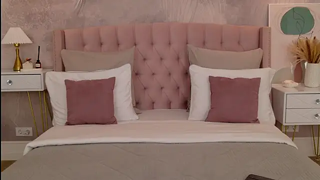 YunaStorm online show from April 2026 02:56:01 PM