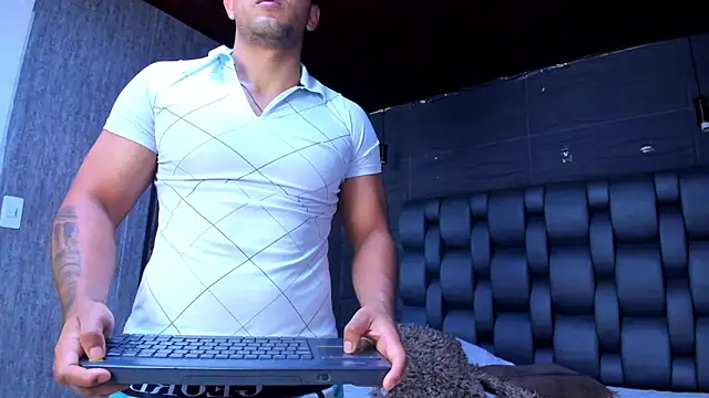alangreek1 online show from May 2026 10:52:01 AM