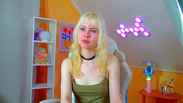 HannahHollis online show from June 2026 06:29:02 AM