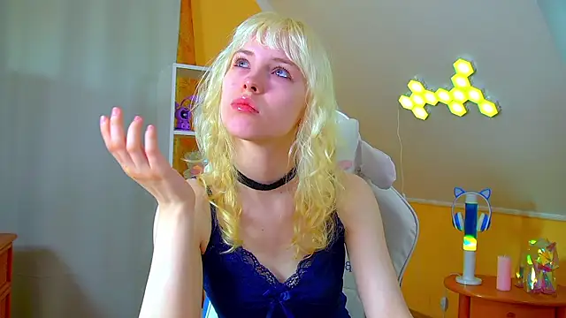 HannahHollis online show from June 2026 06:23:02 AM