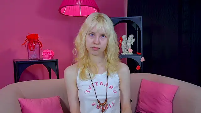 HannahHollis online show from May 2026 06:17:01 AM