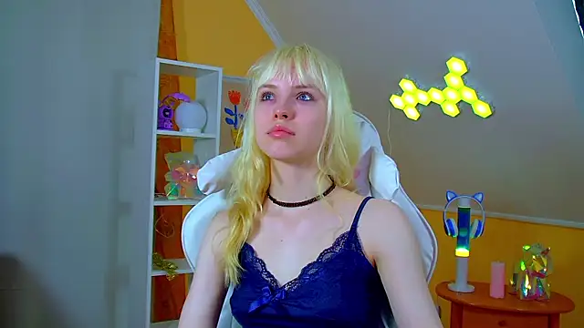 HannahHollis online show from July 2026 06:25:02 AM