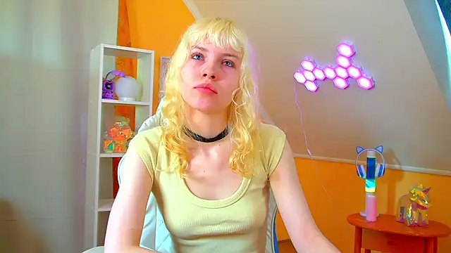 HannahHollis online show from June 2026 06:07:01 AM
