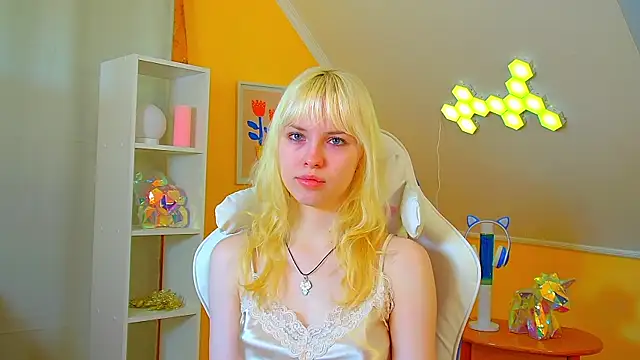 HannahHollis online show from July 2026 06:10:02 AM