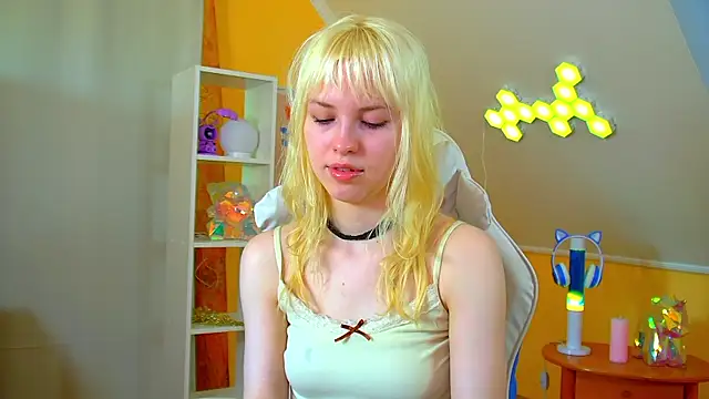 HannahHollis online show from June 2026 06:20:01 AM