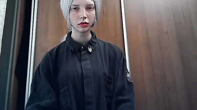 Crimson Lady online show from May 2026 04:45:01 PM