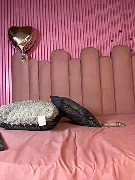 Snapshot of LunaBaxter_ chatting on April 2026 12:09:01 PM LunaBaxter online show from April 2026 12:09:01 PM