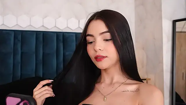 Snapshot of NicoleeNash chatting on May 2026 04:45:02 AM NicoleeNash online show from May 2026 04:45:02 AM