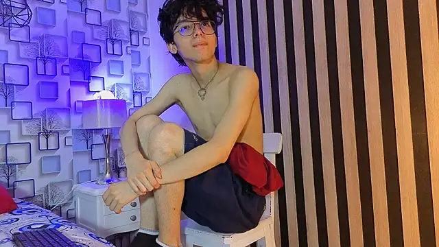 Snapshot of Twink_Sebas7 chatting on April 2026 12:11:02 PM Twink Sebas7 online show from April 2026 12:11:02 PM