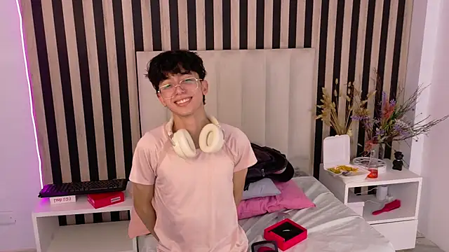 Twink Sebas7 online show from June 2026 07:20:02 PM