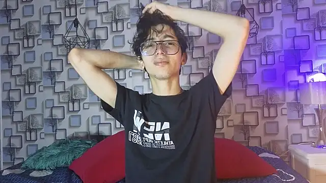 Snapshot of Twink_Sebas7 chatting on April 2026 12:21:02 PM Twink Sebas7 online show from April 2026 12:21:02 PM