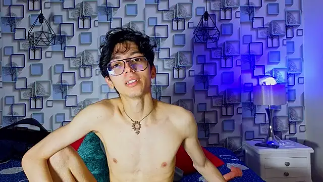 Snapshot of Twink_Sebas7 chatting on April 2026 12:21:02 PM Twink Sebas7 online show from April 2026 12:21:02 PM