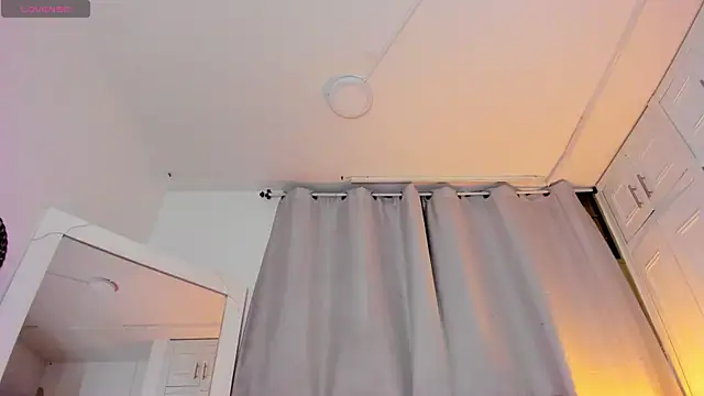 Cassandra Hunt online show from May 2026 04:08:02 AM